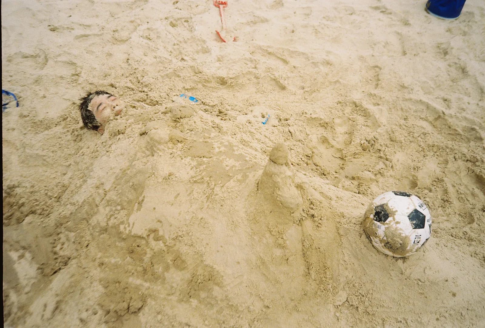 Film photograph shot on Kodak Gold 200 with an Olympus Mju-I by CJ Liu