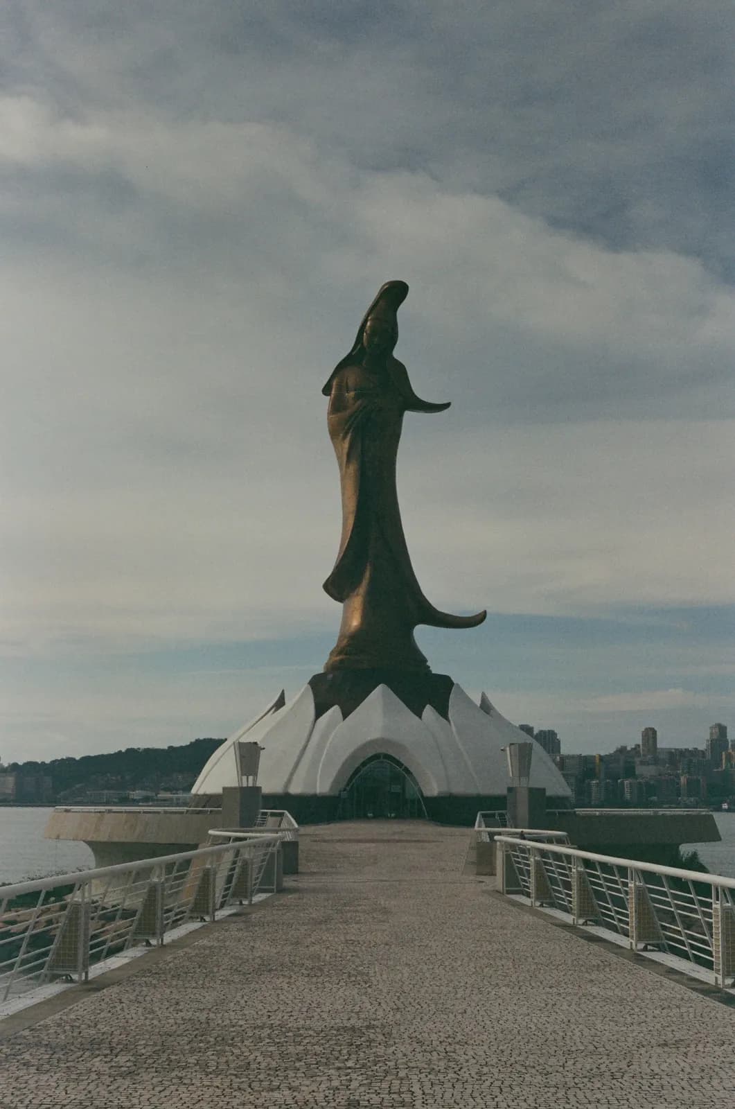 Film photograph shot on Kodak Vision3 250D with a Canon AE-1 Program by Zigao Wang