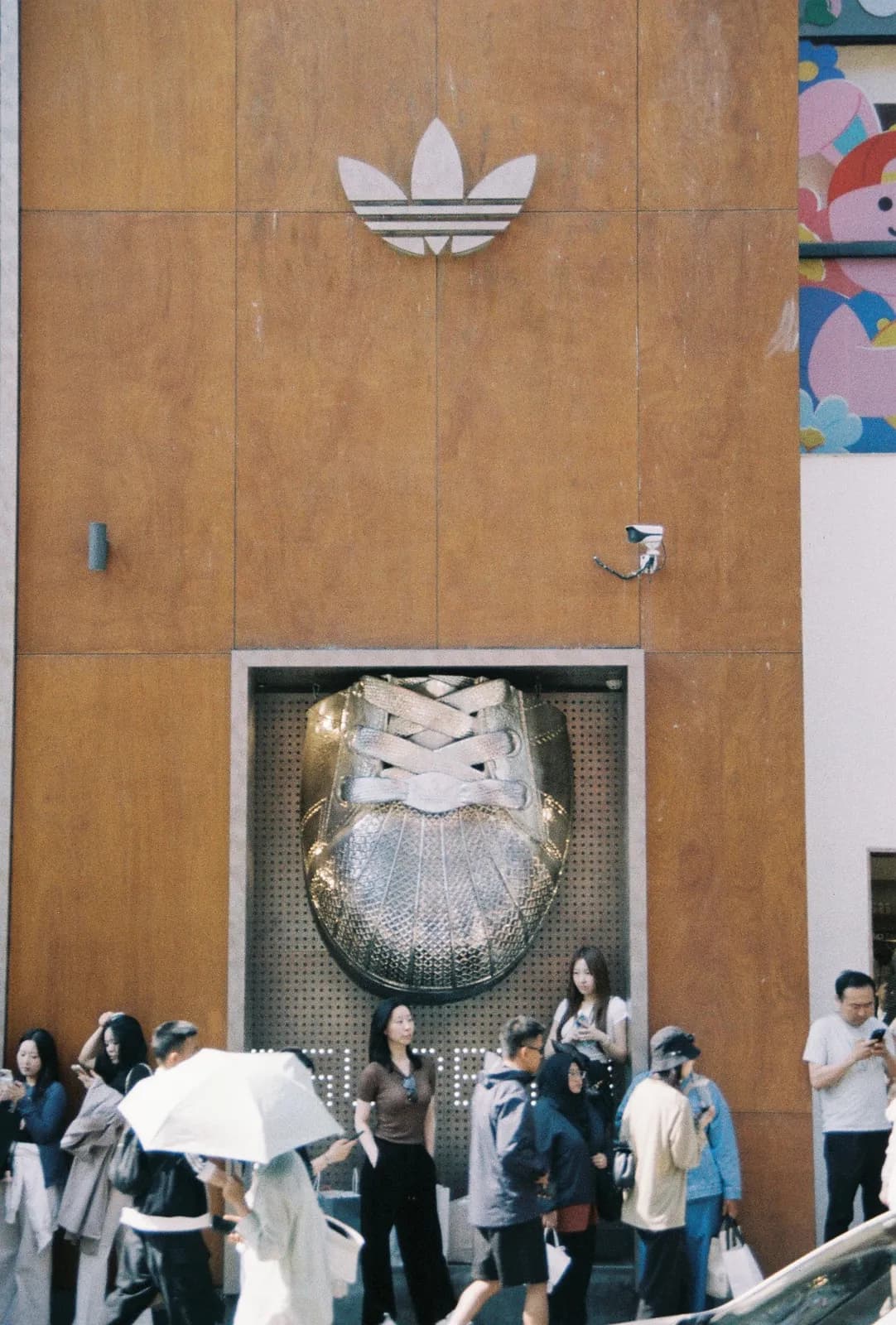 Film photograph shot on LomoChrome Color '92 Sun-Kissed with a Canon AE-1 Program by CJ Liu