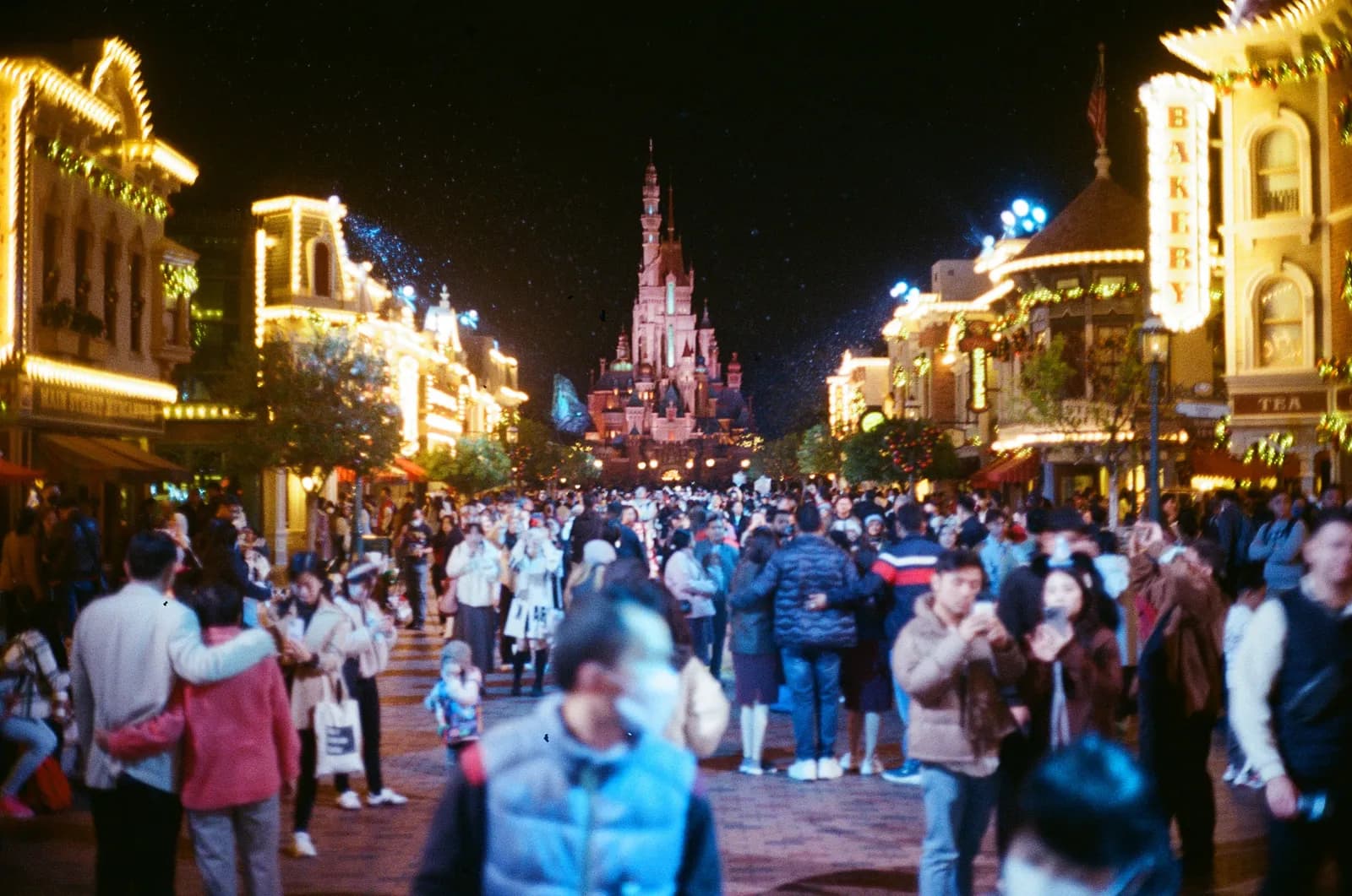 Film photograph shot on Kodak UltraMax 400 with an Olympus 35 SP by Barry Shawn
