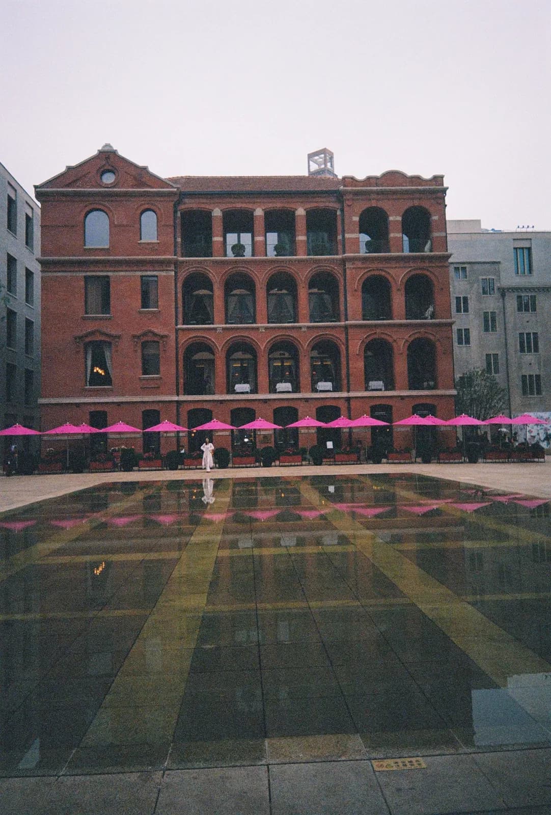 Film photograph shot on Lomography Color Negative 400 with a Kodak Snapic A1 by Zigao Wang
