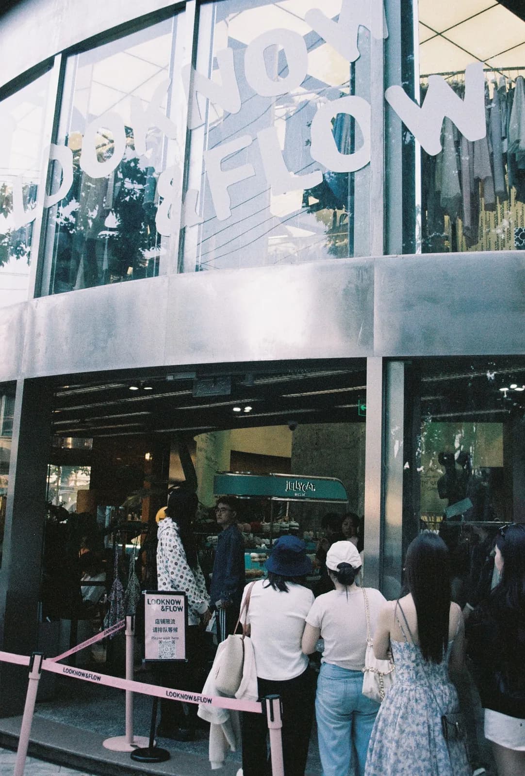 Film photograph shot on LomoChrome Color '92 Sun-Kissed with a Canon AE-1 Program by CJ Liu
