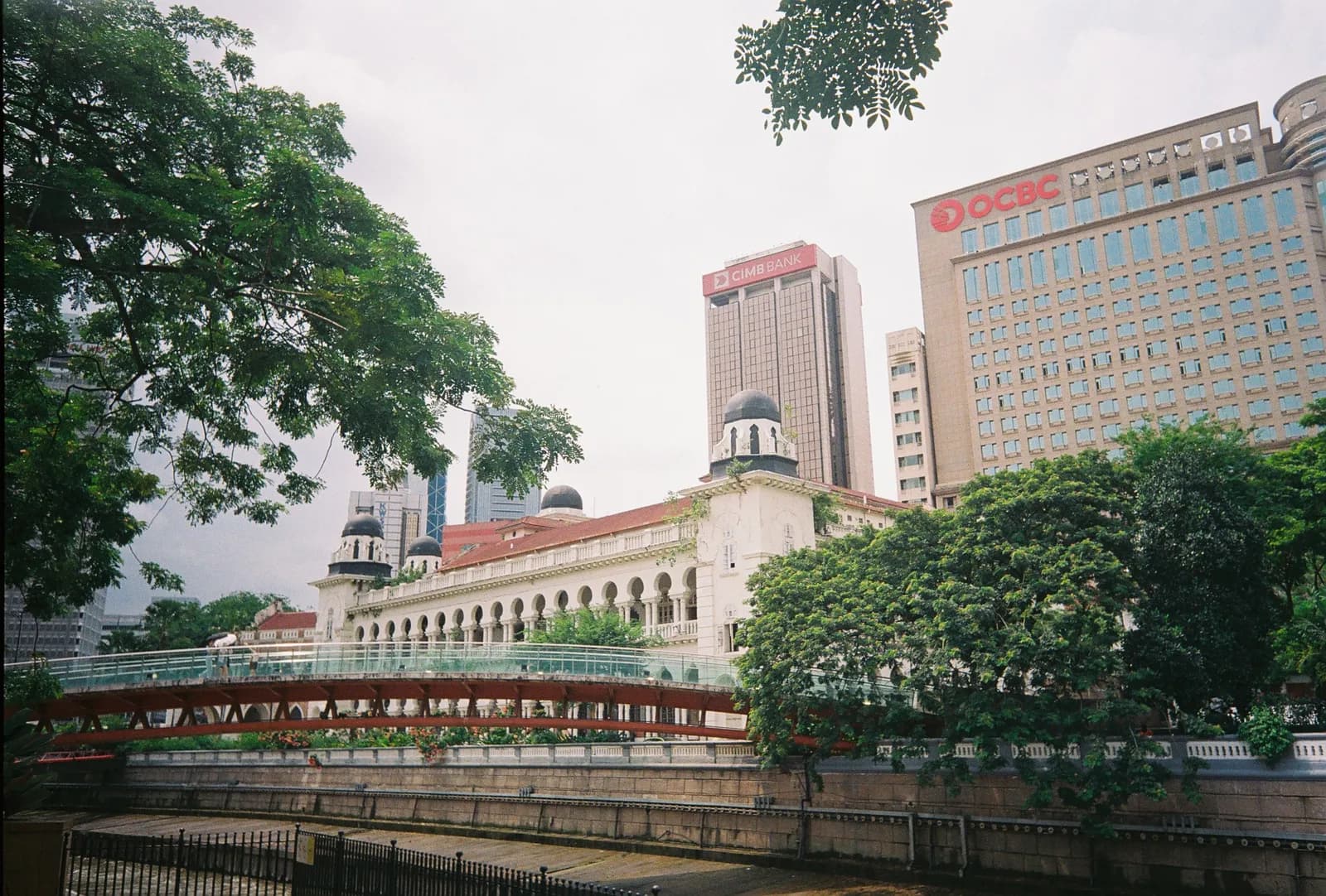 Film photograph shot on Lomography Color Negative 400 with a Kodak Snapic A1 by Zigao Wang