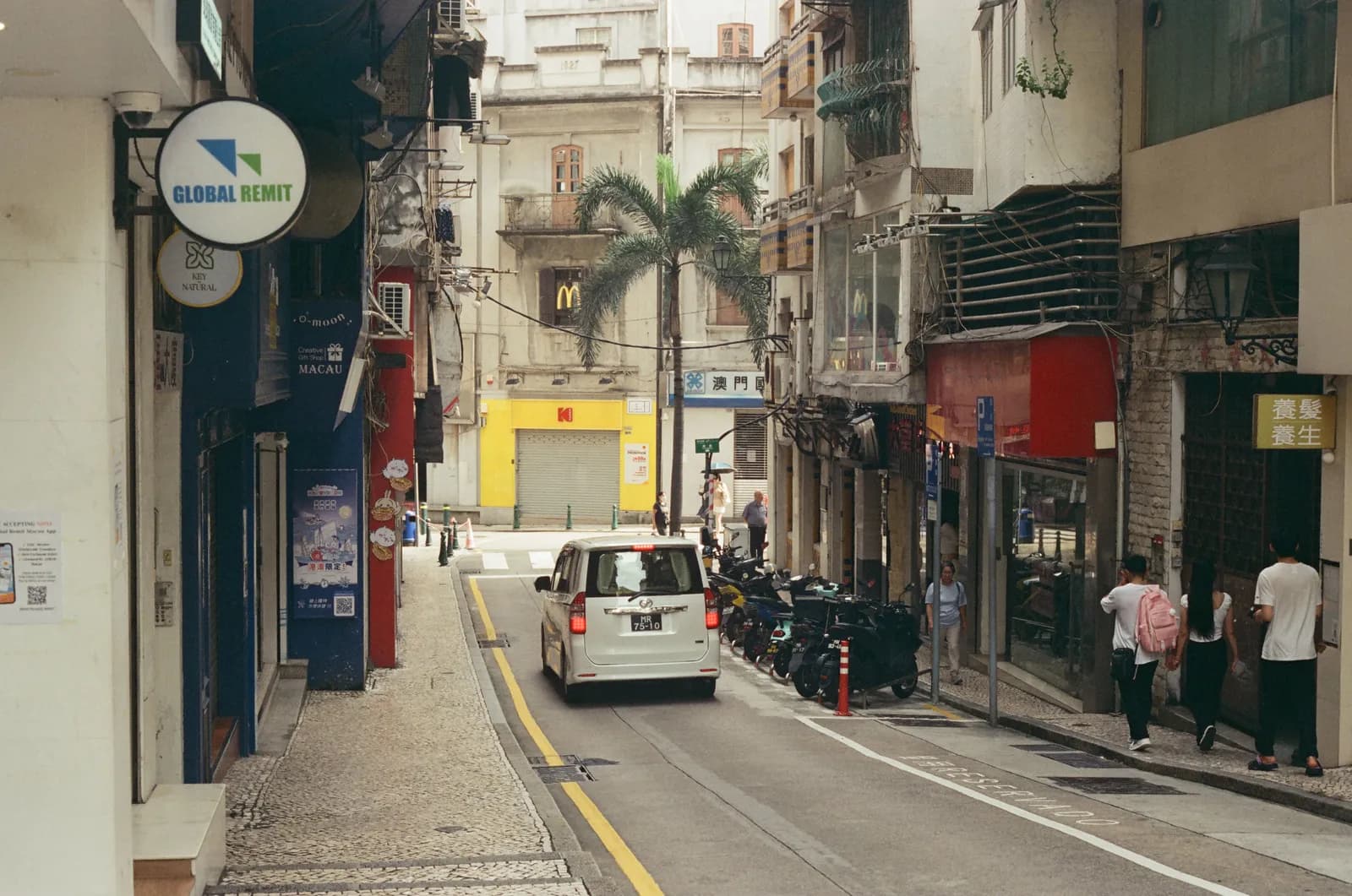 Film photograph shot on Kodak Vision3 250D with a Canon AE-1 Program by Zigao Wang