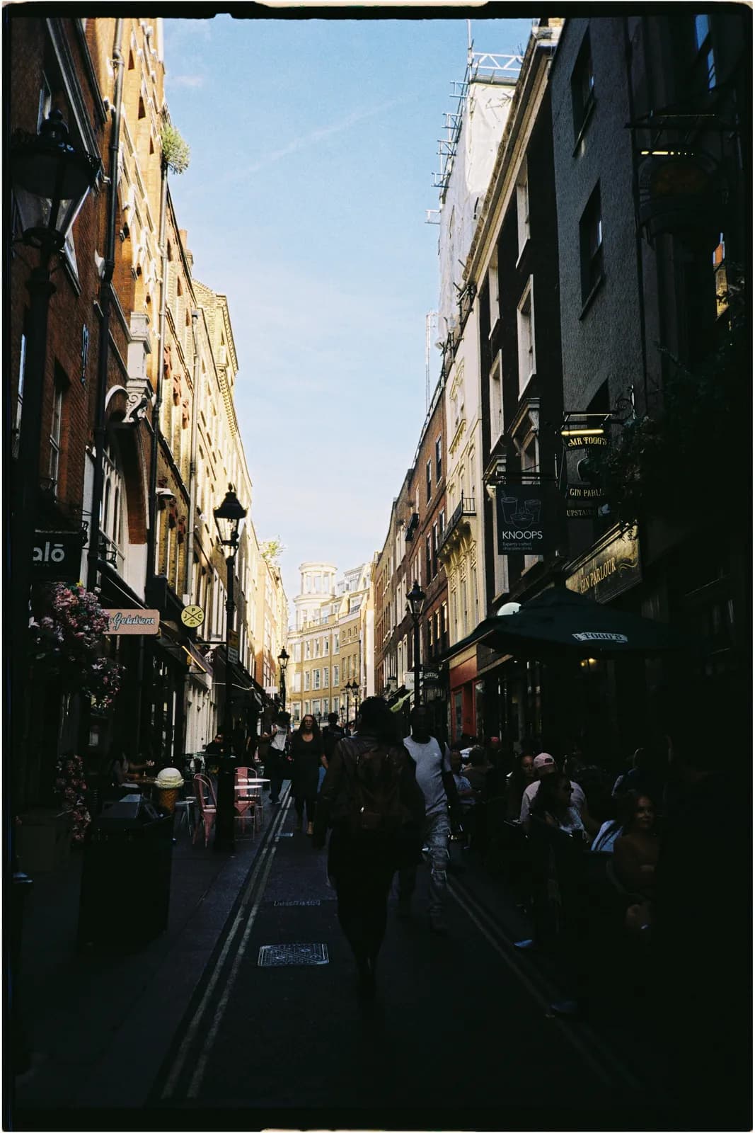 Film photograph shot on Kodak Gold 200 with a Konica Big Mini BM-201 by Zigao Wang