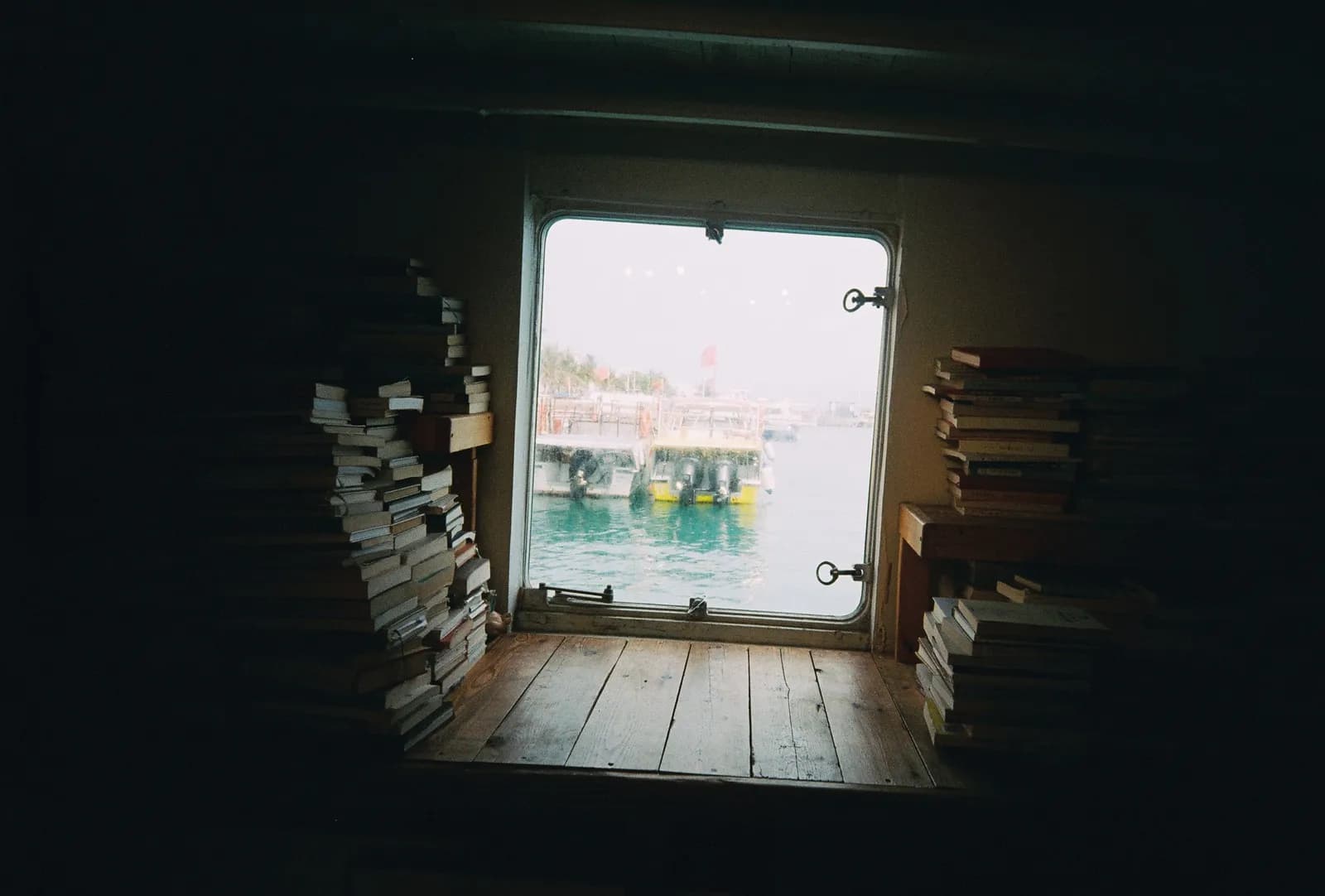 Film photograph shot on Lucky Color C200 with a Kodak Snapic A1 by Zigao Wang