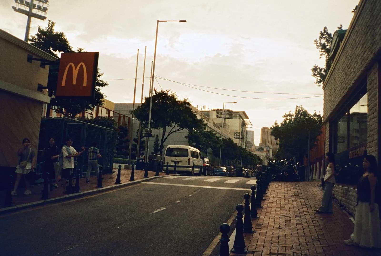 Film photograph shot on Lucky Color 400 with an Olympus Trip Panorama 2 by Zigao Wang