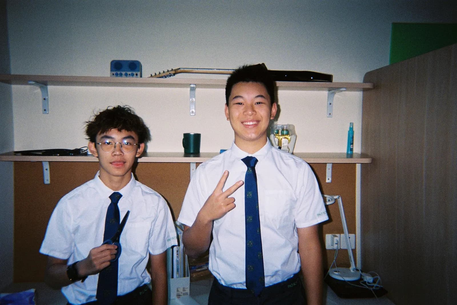 Film photograph shot on Kodak Gold 800 with a Kodak FunSaver by Max Du