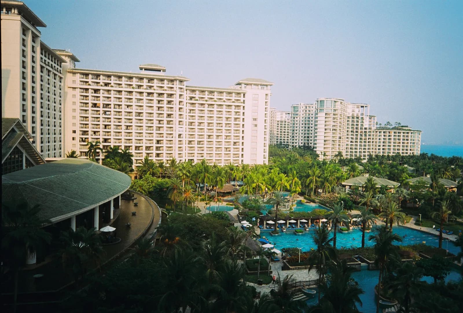 Film photograph shot on Lucky Color C200 with a Kodak Snapic A1 by Zigao Wang