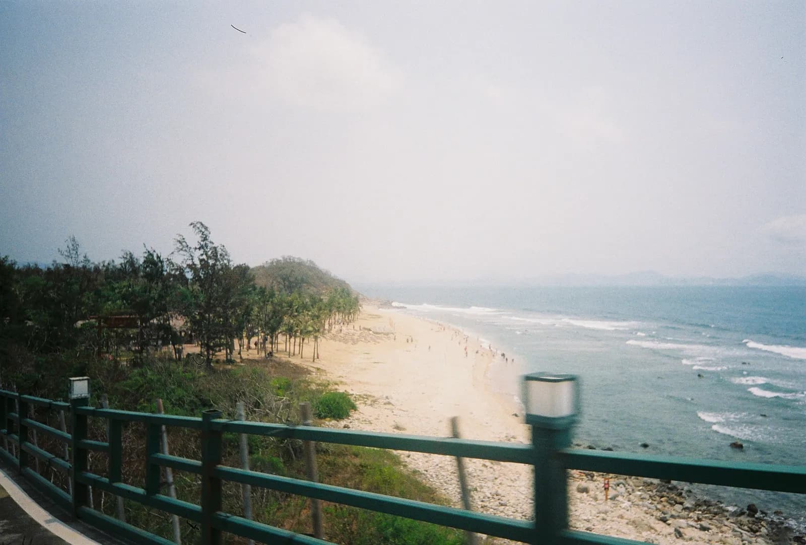 Film photograph shot on Lomography Color Negative 400 with a Kodak Snapic A1 by Zigao Wang