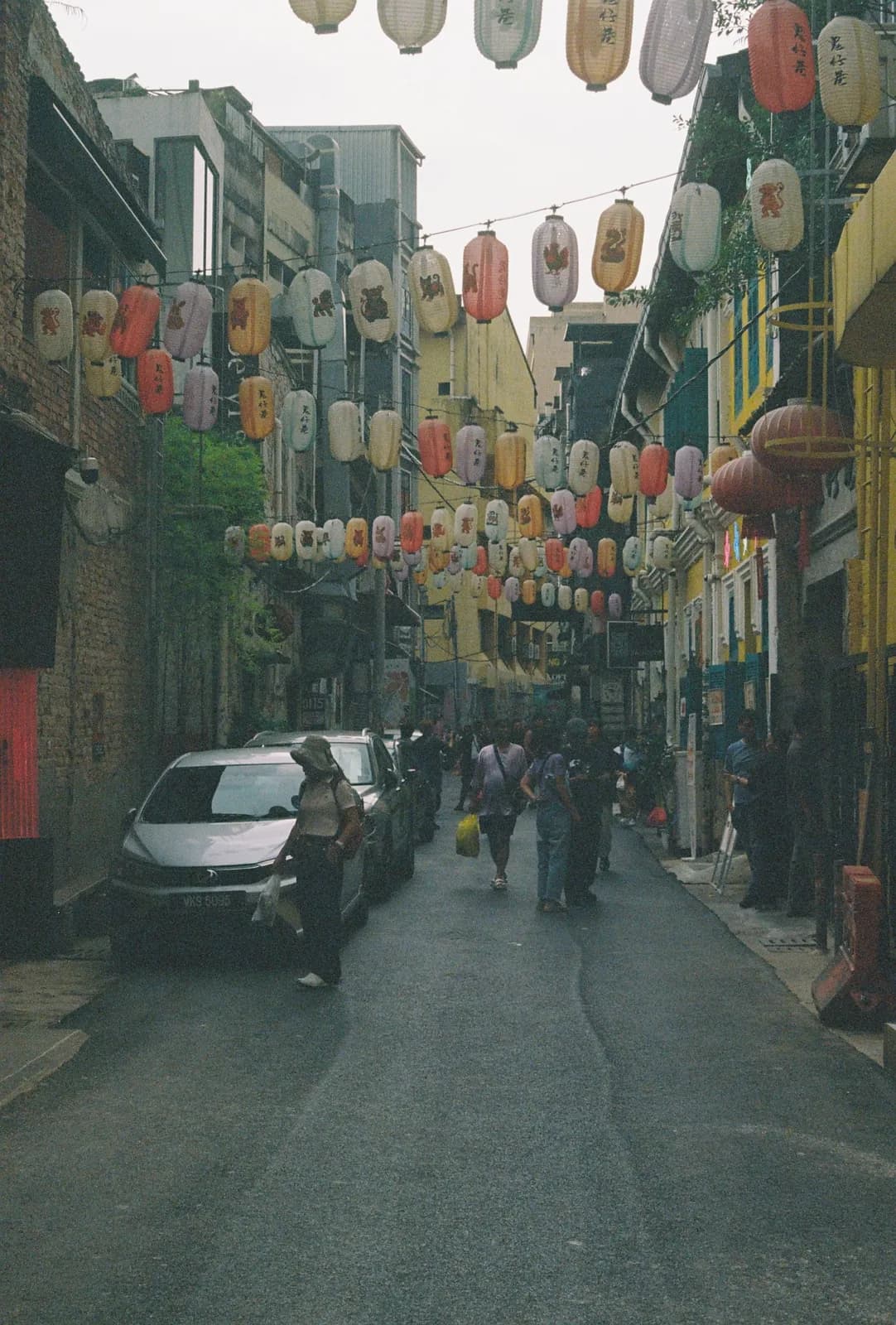 Film photograph shot on Lomography Color Negative 400 with a Kodak Snapic A1 by Zigao Wang