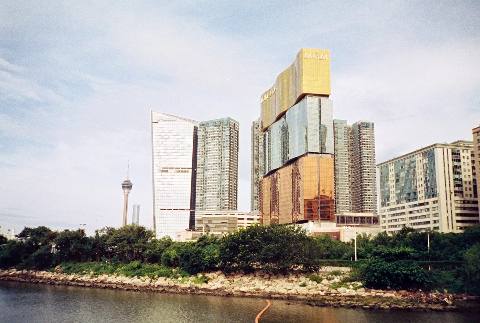 Film photograph shot on Lucky Color 400 with an Olympus Trip Panorama 2 by Zigao Wang