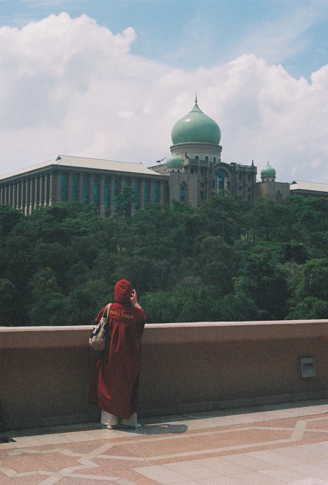 Film photograph shot on Lomography Color Negative 400 with a Kodak Snapic A1 by Zigao Wang
