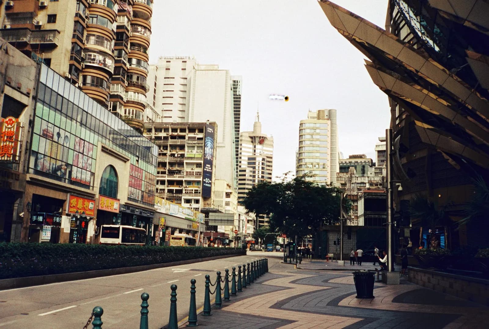 Film photograph shot on Lucky Color 400 with an Olympus Trip Panorama 2 by Zigao Wang