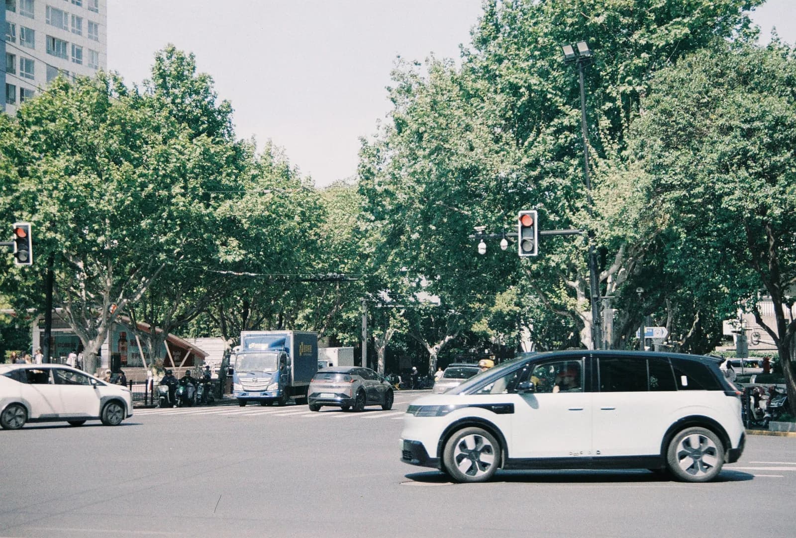 Film photograph shot on LomoChrome Color '92 Sun-Kissed with a Canon AE-1 Program by CJ Liu