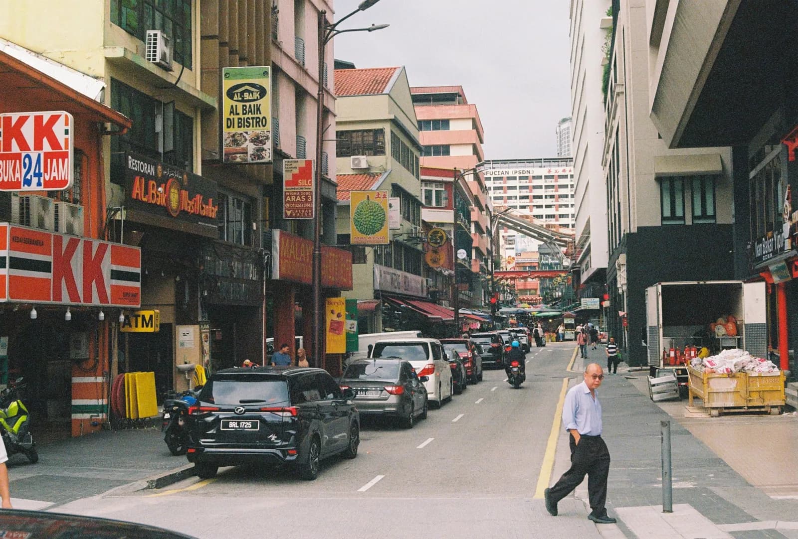 Film photograph shot on Lomography Color Negative 400 with a Kodak Snapic A1 by Zigao Wang
