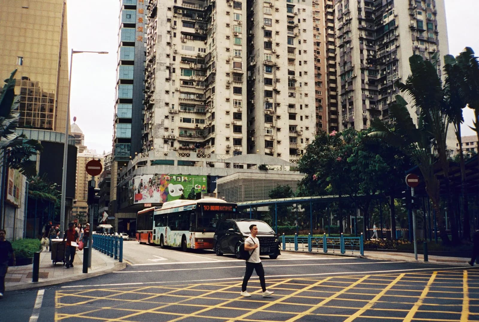 Film photograph shot on Lucky Color 400 with an Olympus Trip Panorama 2 by Zigao Wang