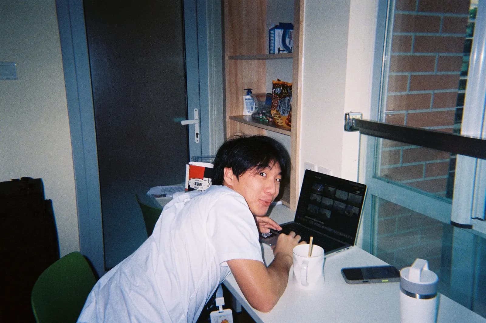 Film photograph shot on Kodak Gold 800 with a Kodak FunSaver by Max Du