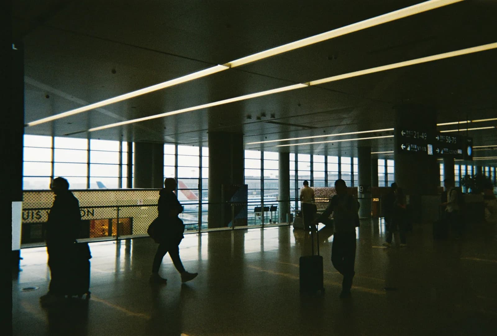 Film photograph shot on Fujifilm Fujicolor 400 with a Fujifilm QuickSnap Flash 400 by JJ Wang