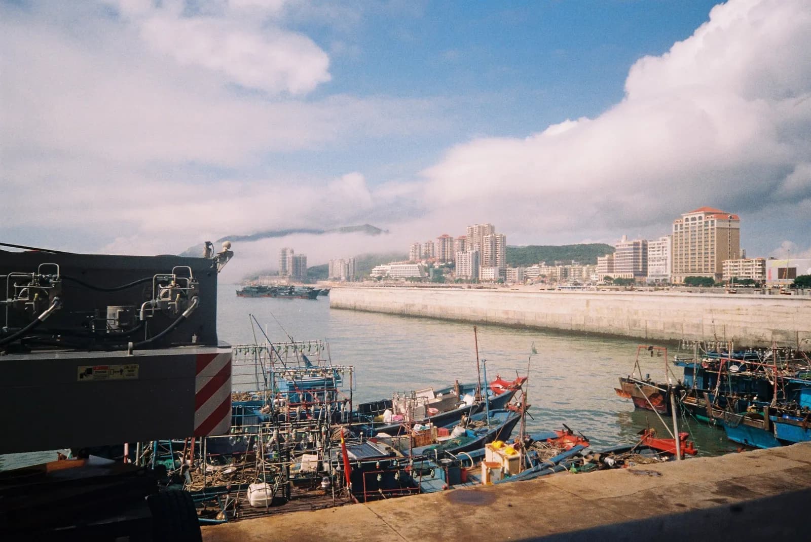 Film photograph shot on Kodak UltraMax 400 with a Kodak Cameo Auto Focus QD by Barry Shawn