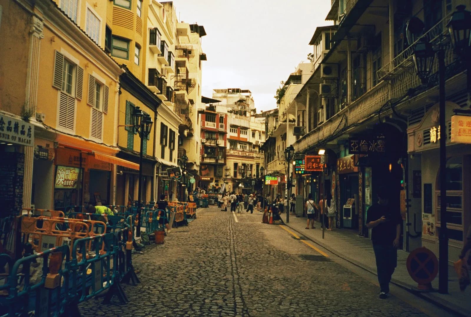 Film photograph shot on Lucky Color 400 with an Olympus Trip Panorama 2 by Zigao Wang