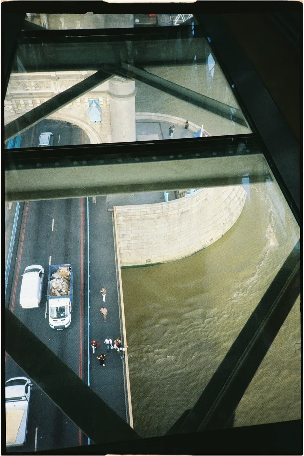 Film photograph shot on Kodak UltraMax 400 with a Konica Big Mini BM-201 by Zigao Wang