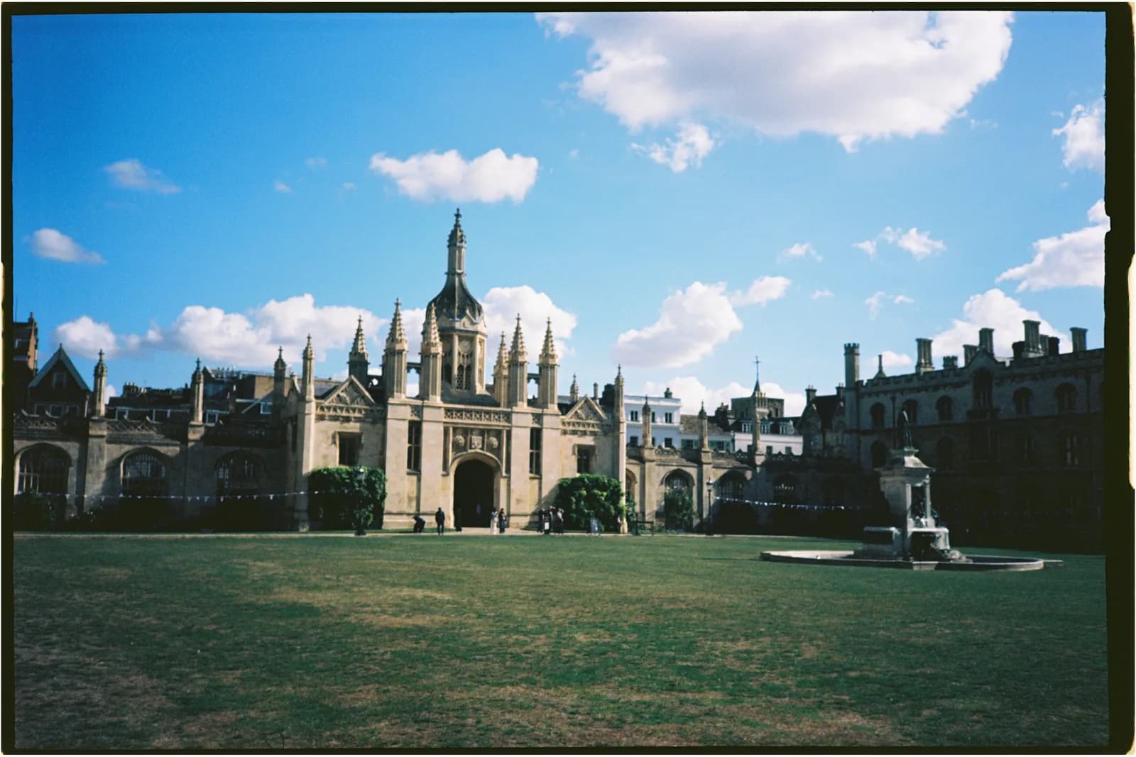 Film photograph shot on Kodak Ektar 100 with a Konica Big Mini BM-201 by Zigao Wang