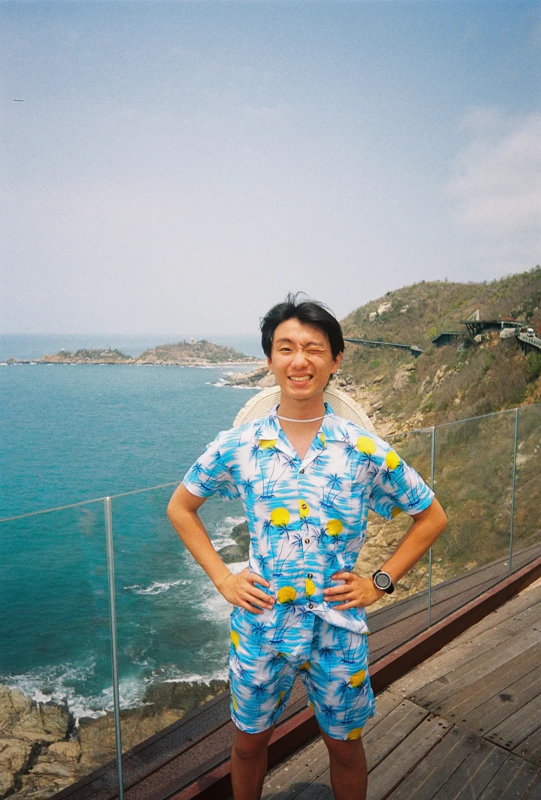 Film photograph shot on Lomography Color Negative 400 with a Kodak Snapic A1 by Zigao Wang
