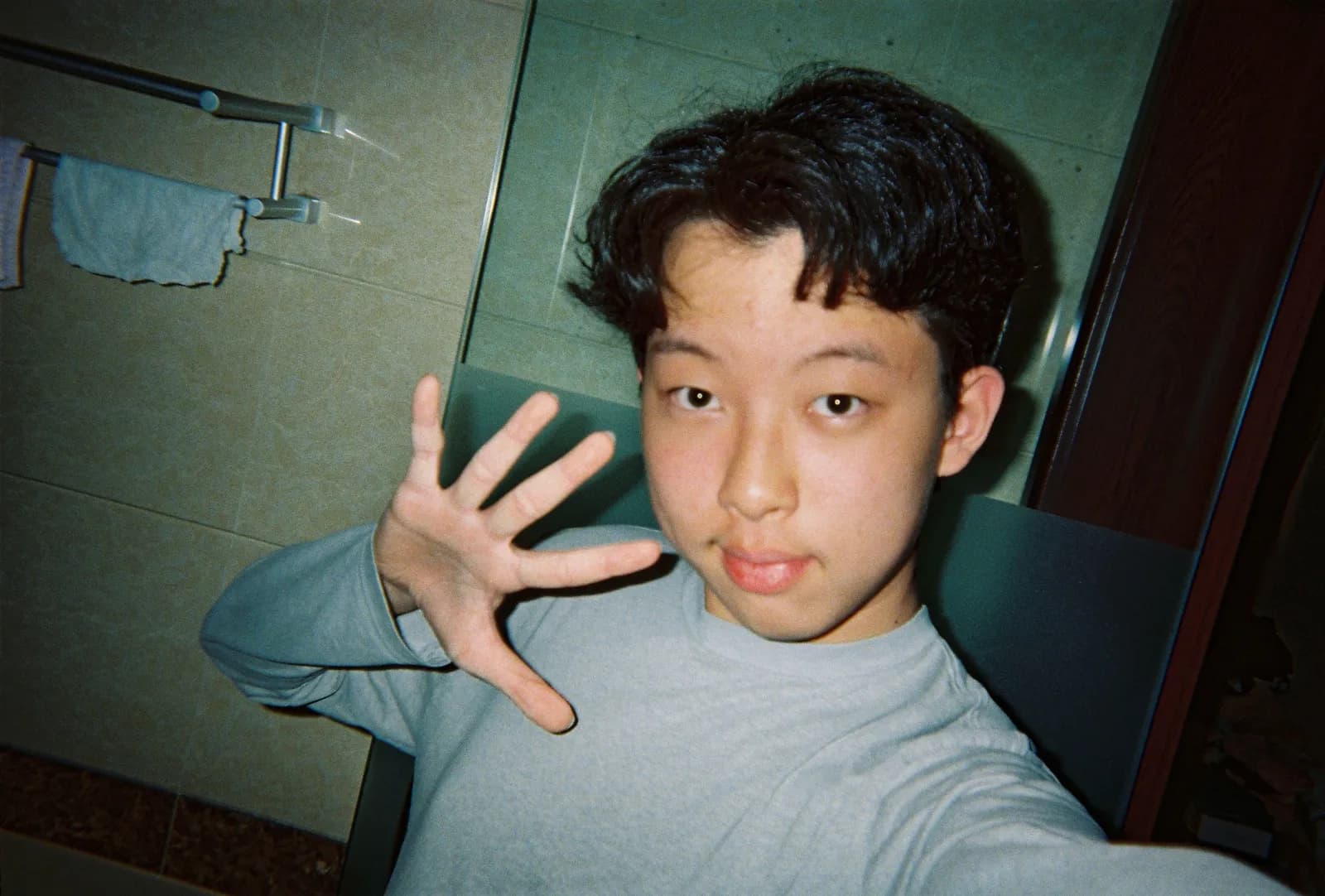 Film photograph shot on Fujifilm Fujicolor 400 with a Fujifilm QuickSnap Flash 400 by JJ Wang