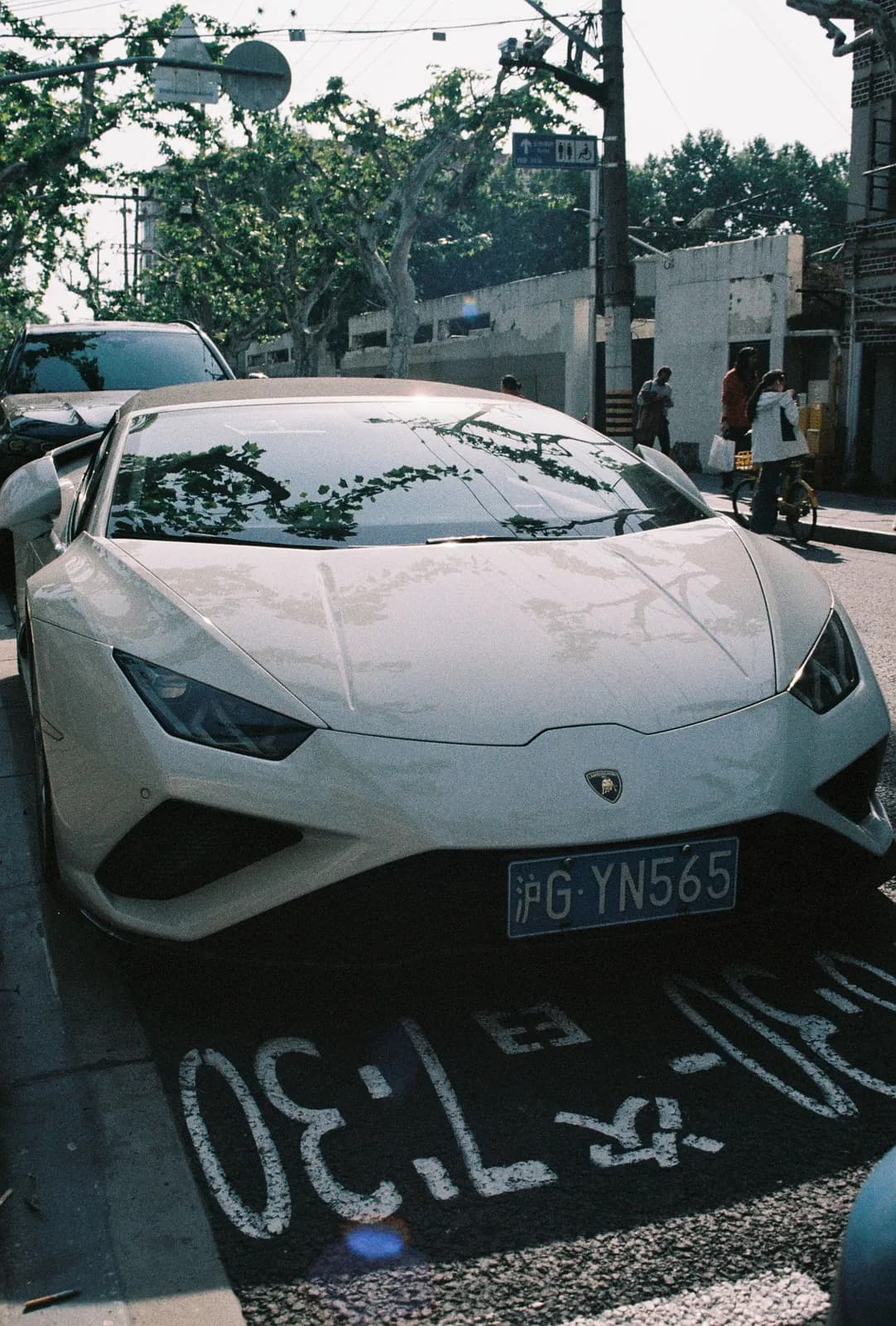Film photograph shot on LomoChrome Color '92 Sun-Kissed with a Canon AE-1 Program by CJ Liu