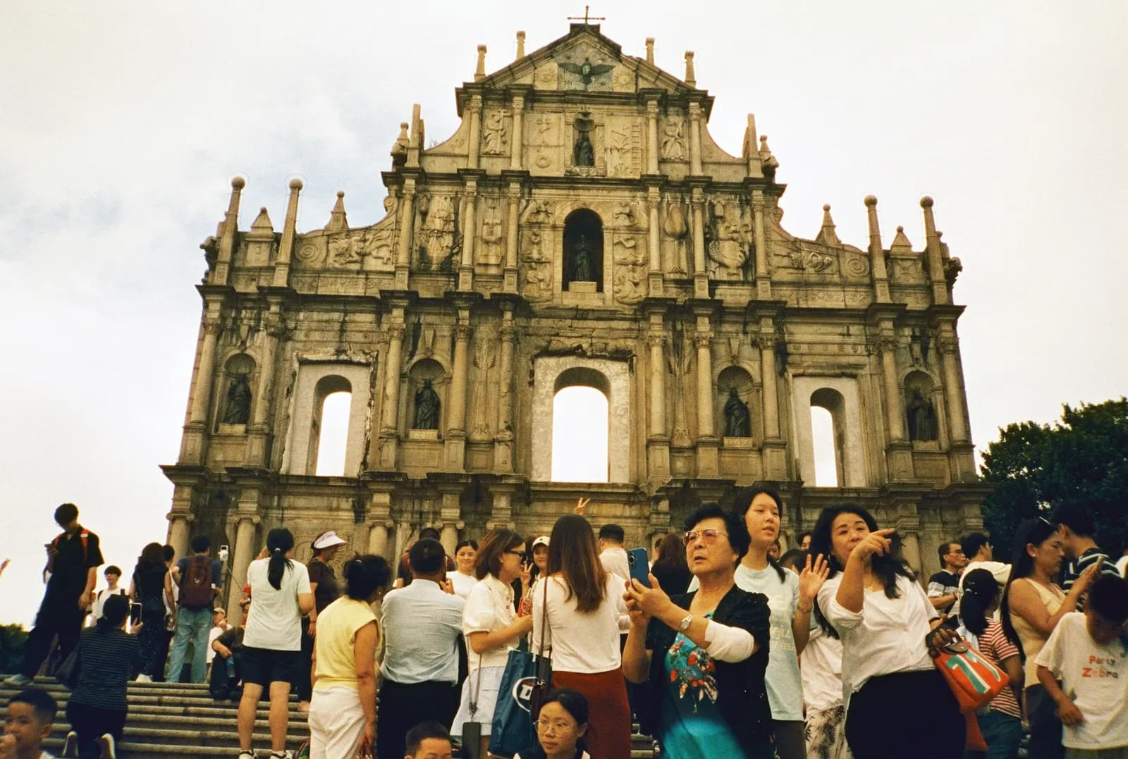 Film photograph shot on Lucky Color 400 with an Olympus Trip Panorama 2 by Zigao Wang