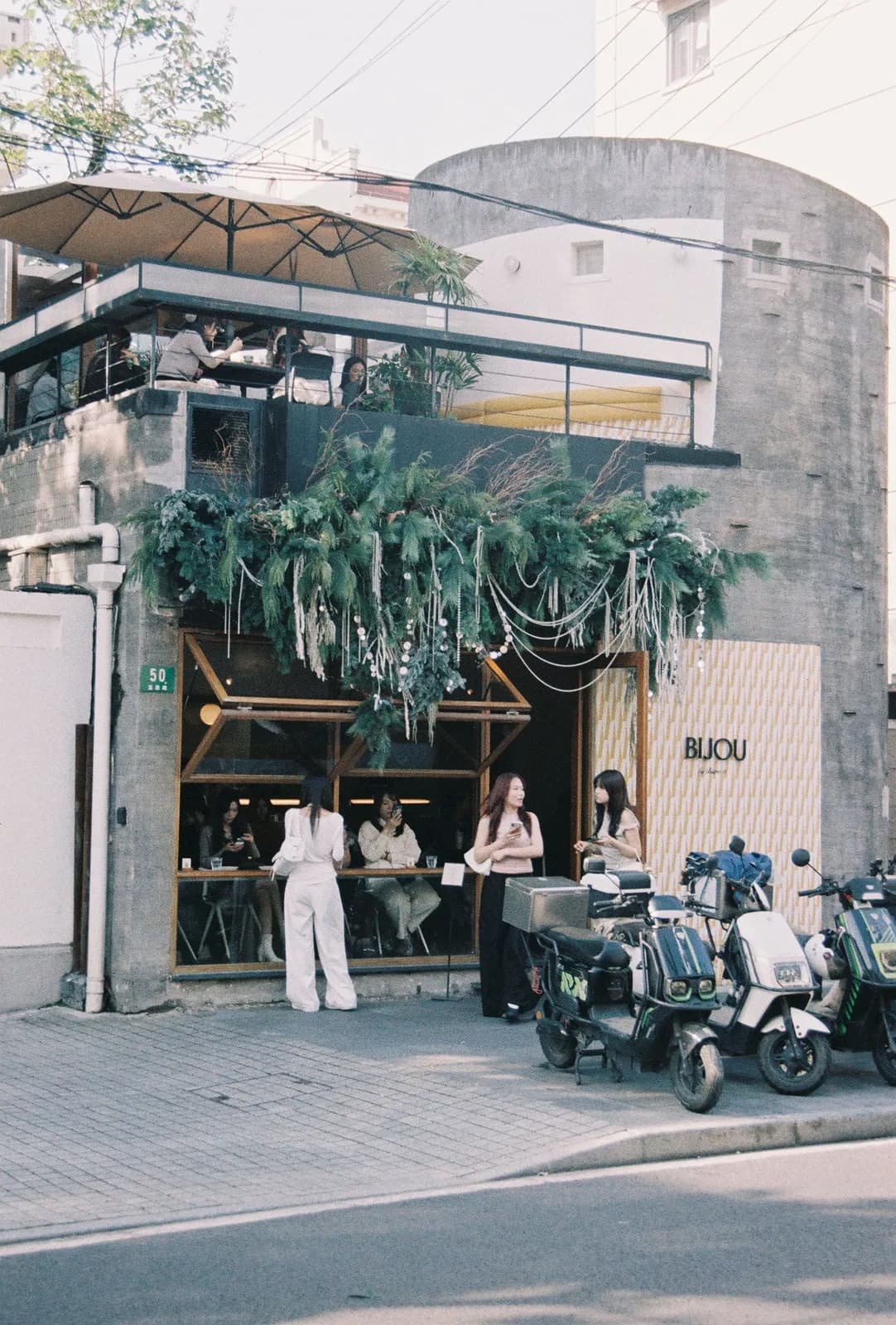 Film photograph shot on LomoChrome Color '92 Sun-Kissed with a Canon AE-1 Program by CJ Liu