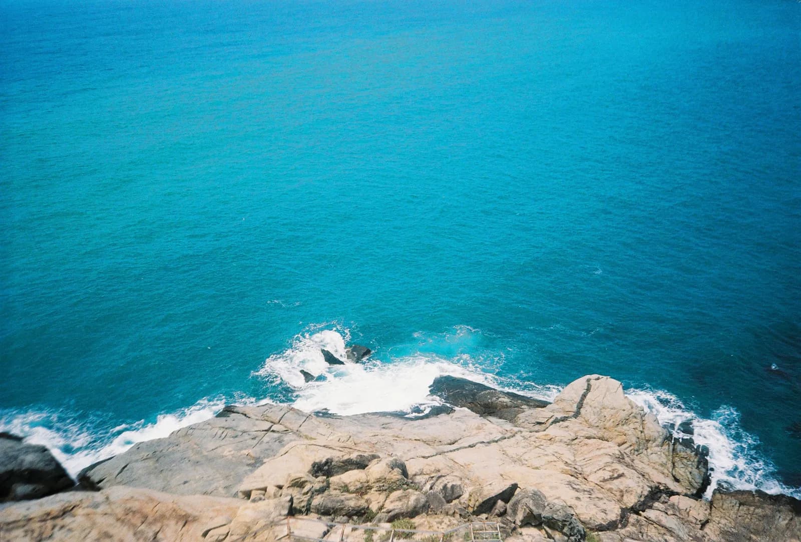 Film photograph shot on Kodak Gold 200 with an Olympus Mju-I by CJ Liu