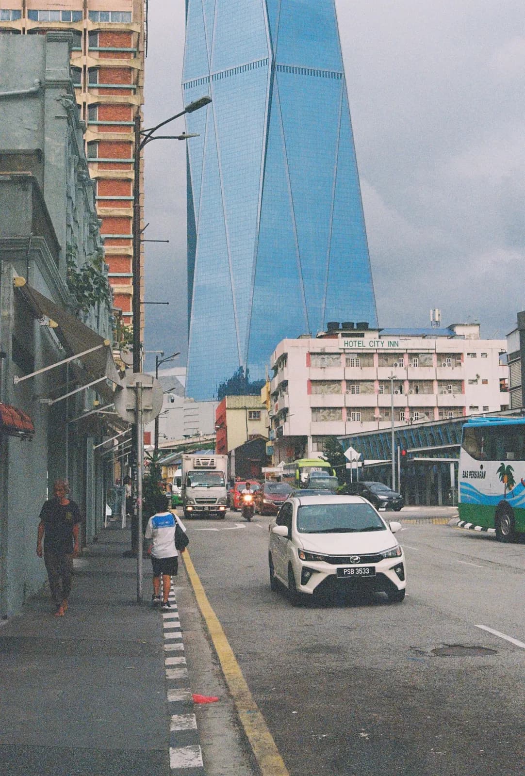 Film photograph shot on Lomography Color Negative 400 with a Kodak Snapic A1 by Zigao Wang