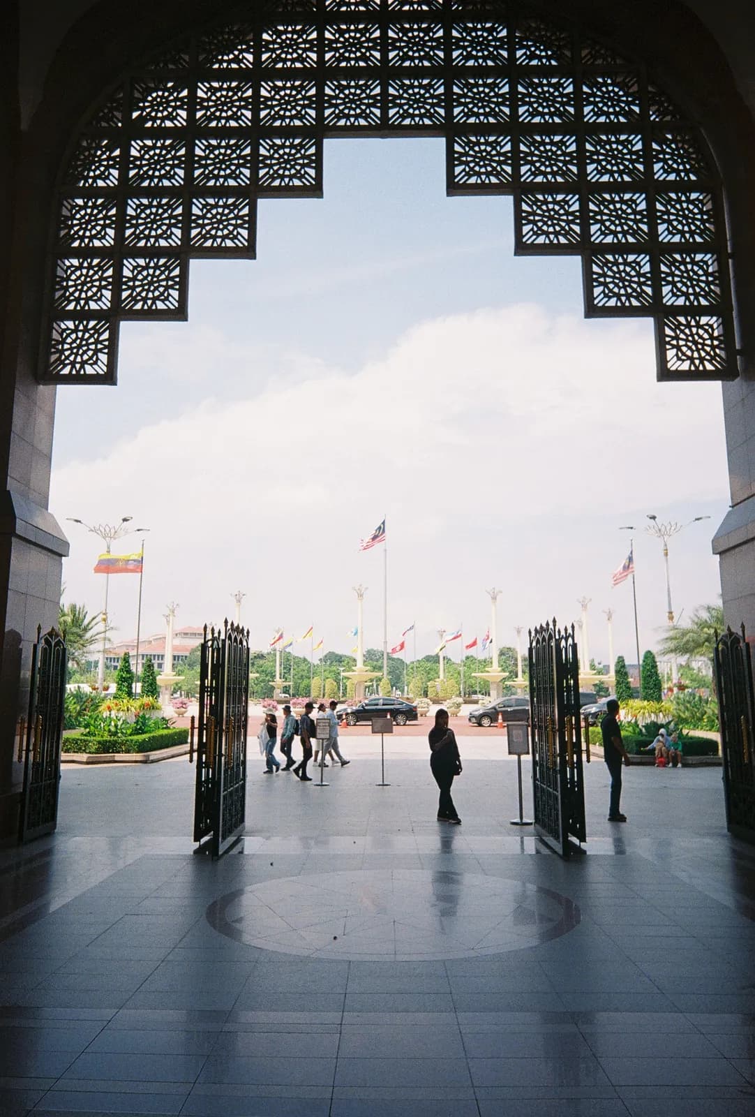 Film photograph shot on Lomography Color Negative 400 with a Kodak Snapic A1 by Zigao Wang