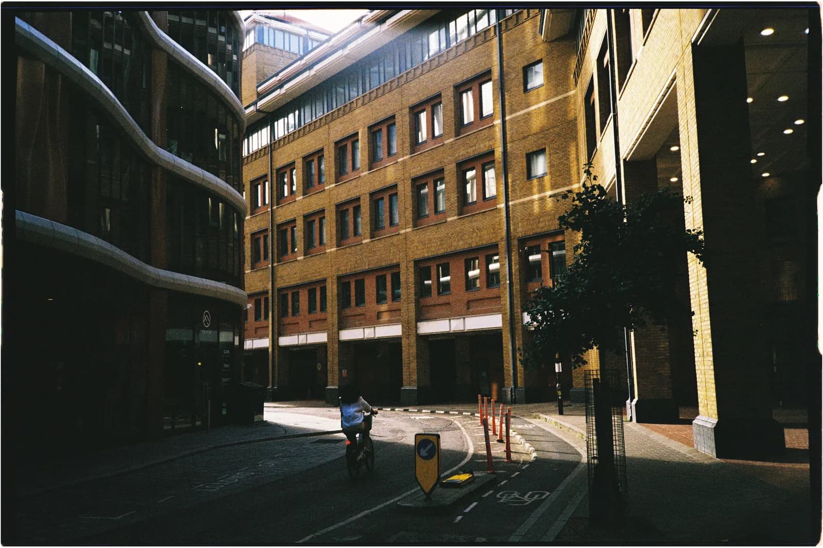 Film photograph shot on Kodak UltraMax 400 with a Konica Big Mini BM-201 by Zigao Wang