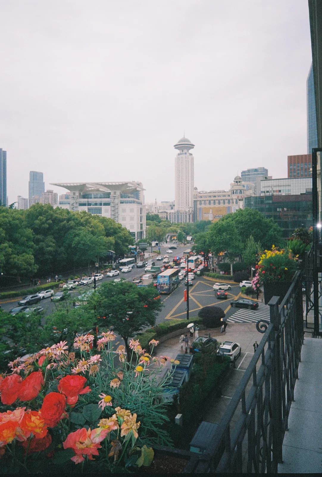 Film photograph shot on Lomography Color Negative 400 with a Kodak Snapic A1 by Zigao Wang