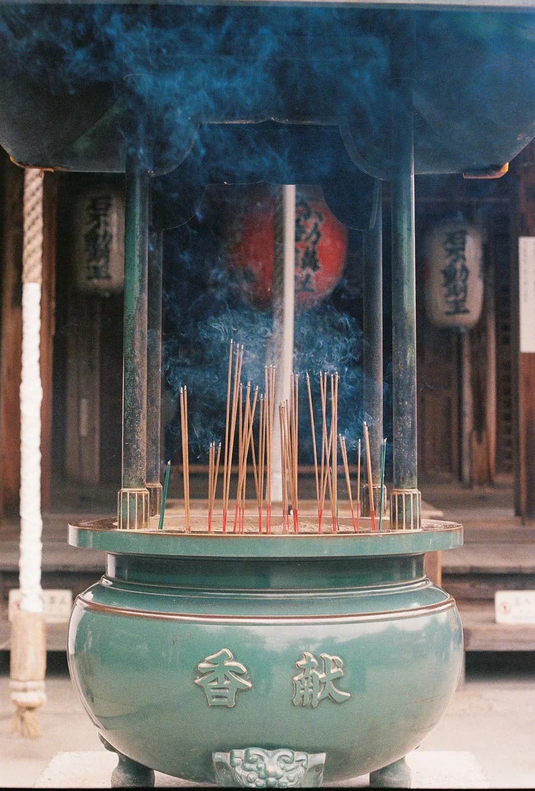 Film photograph shot on Lomography Color Negative 400 with a Canon AE-1 Program by Zigao Wang