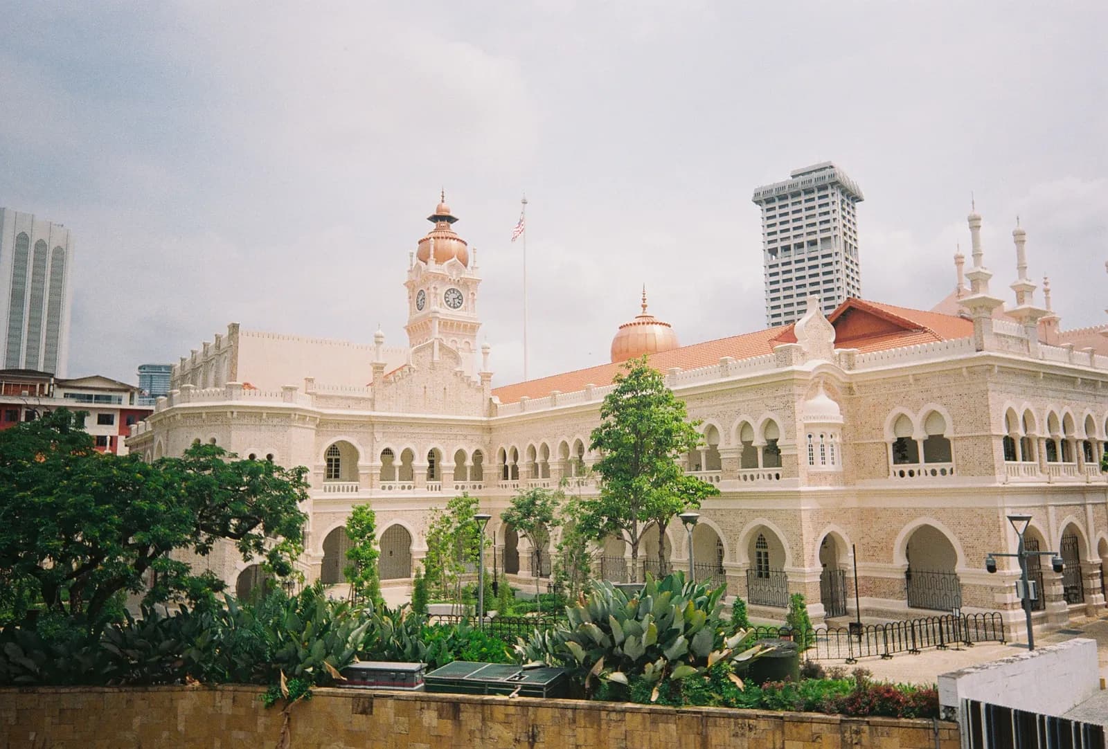 Film photograph shot on Lomography Color Negative 400 with a Kodak Snapic A1 by Zigao Wang
