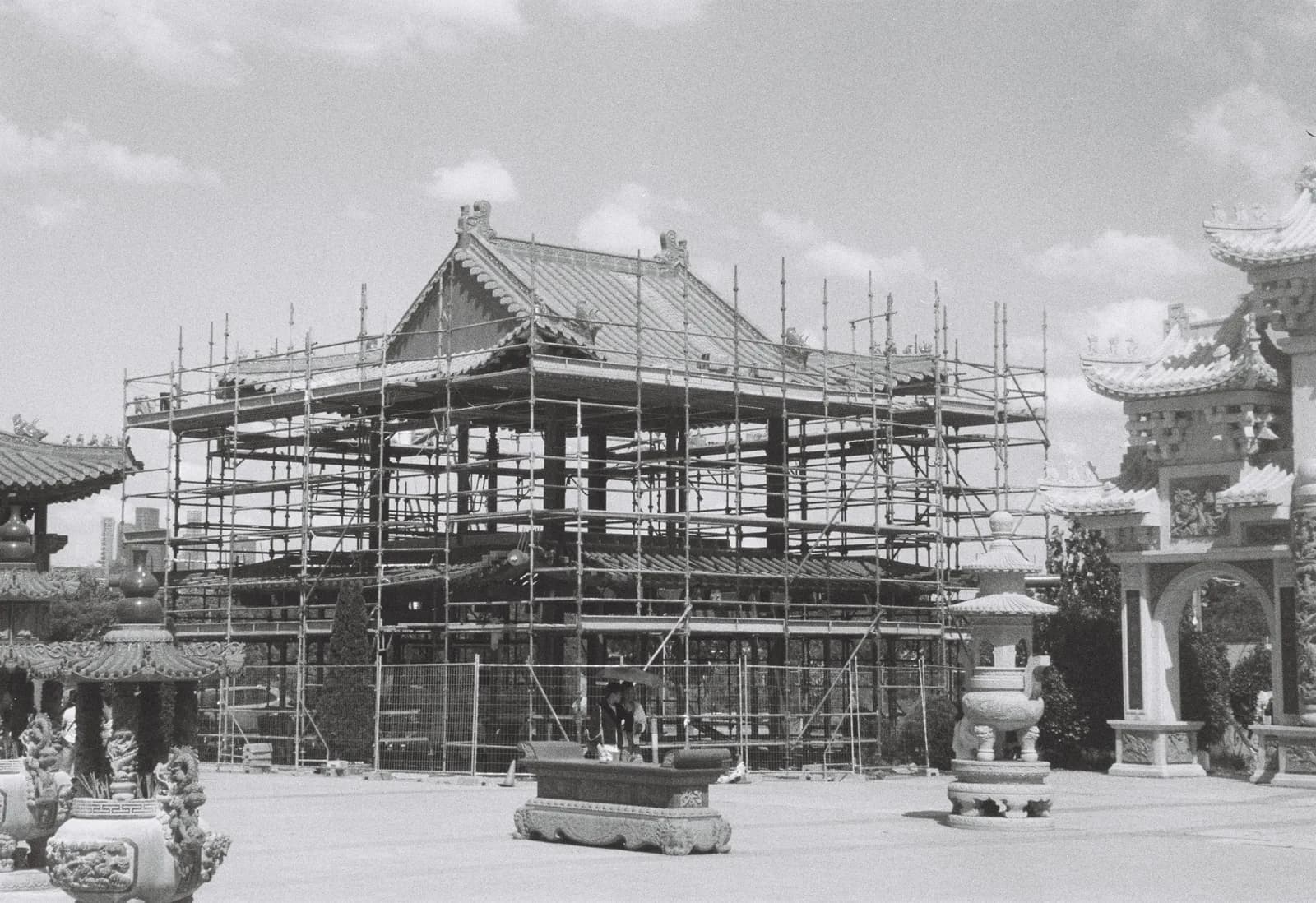 Film photograph shot on Ilford HP5 Plus 400 with a Pentax Espio 120Mi by yan