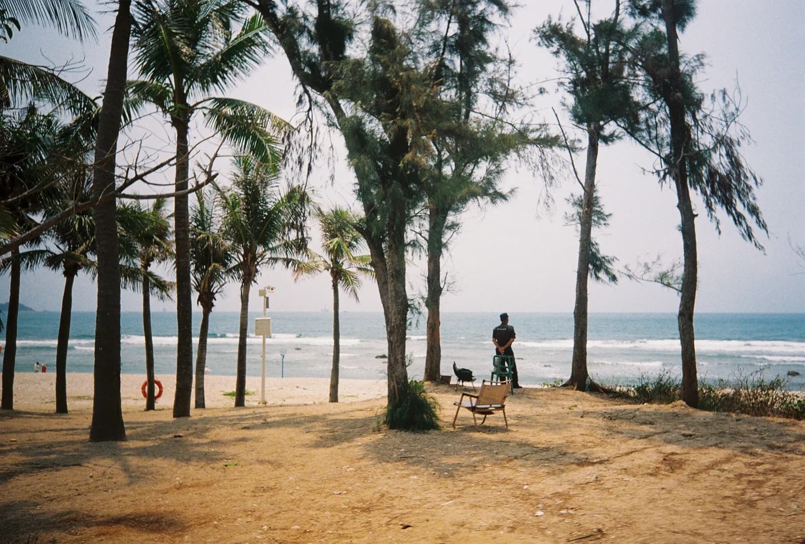 Film photograph shot on Lomography Color Negative 400 with a Kodak Snapic A1 by Zigao Wang