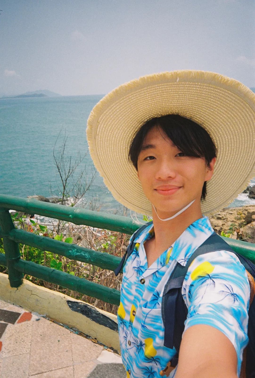 Film photograph shot on Lomography Color Negative 400 with a Kodak Snapic A1 by Zigao Wang