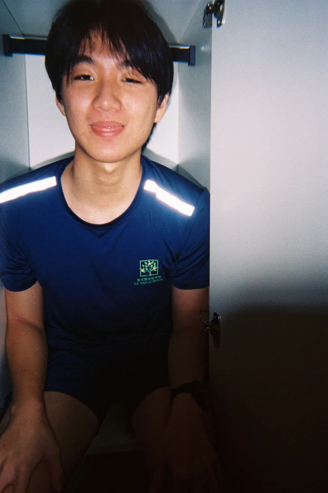 Film photograph shot on Kodak Gold 800 with a Kodak FunSaver by Max Du