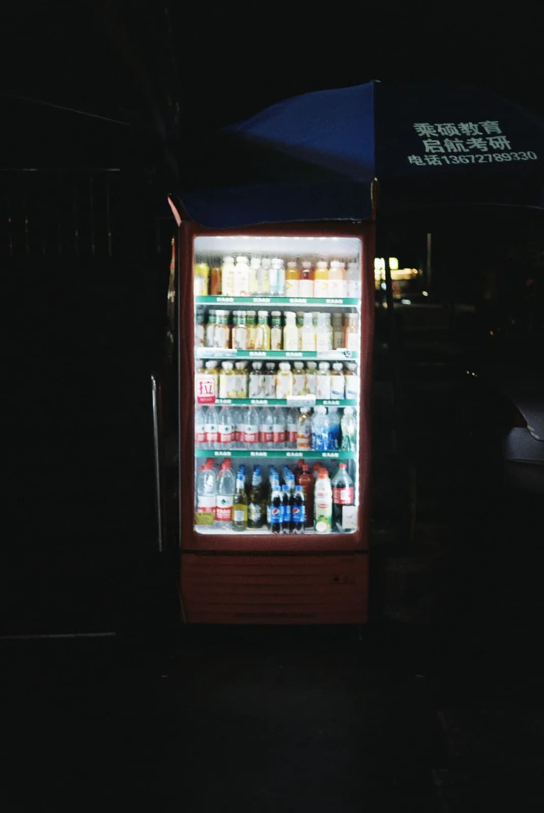 Film photograph shot on Kodak Gold 200 with an Olympus 35 SP by Barry Shawn