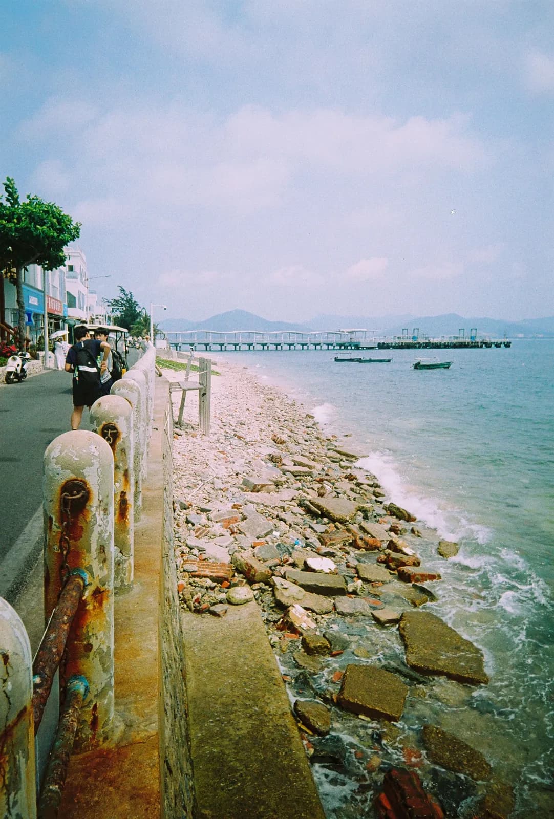 Film photograph shot on Lucky Color C200 with a Kodak Snapic A1 by Zigao Wang