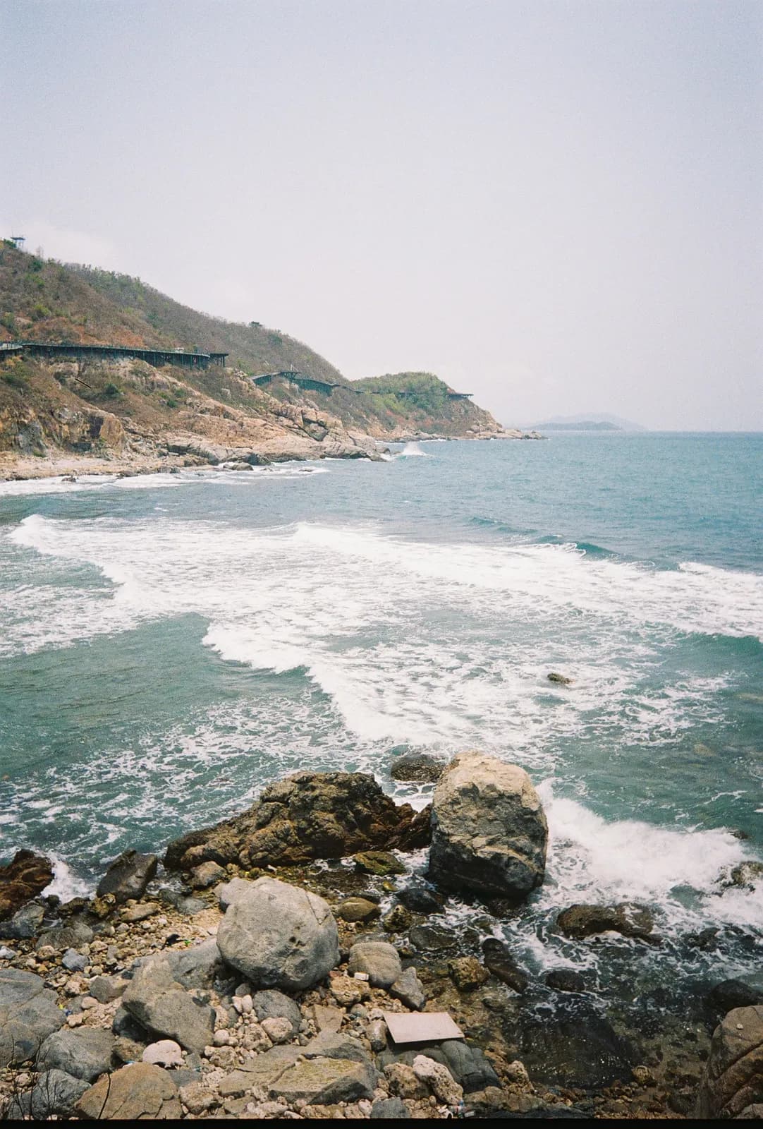 Film photograph shot on Lomography Color Negative 400 with a Kodak Snapic A1 by Zigao Wang