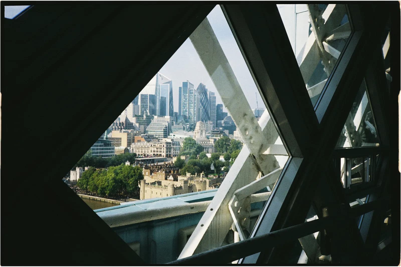 Film photograph shot on Kodak UltraMax 400 with a Konica Big Mini BM-201 by Zigao Wang