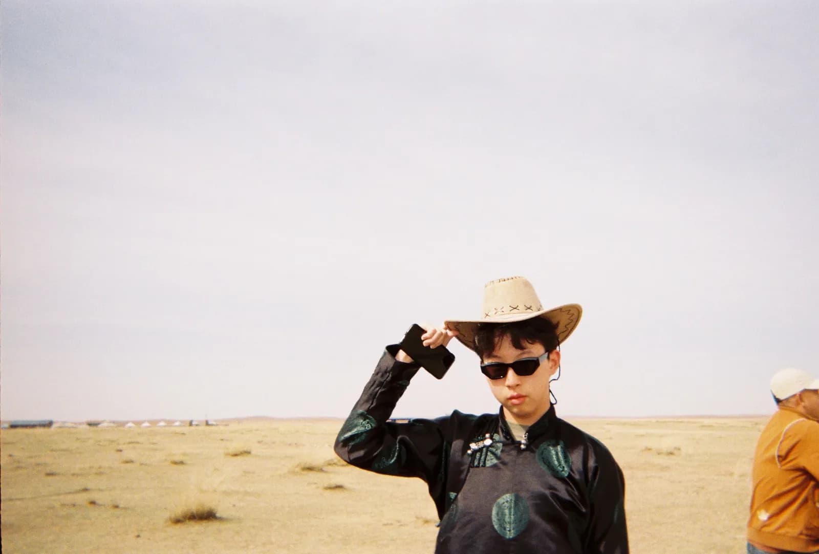 Film photograph shot on Fujifilm Fujicolor 400 with a Fujifilm QuickSnap Flash 400 by JJ Wang