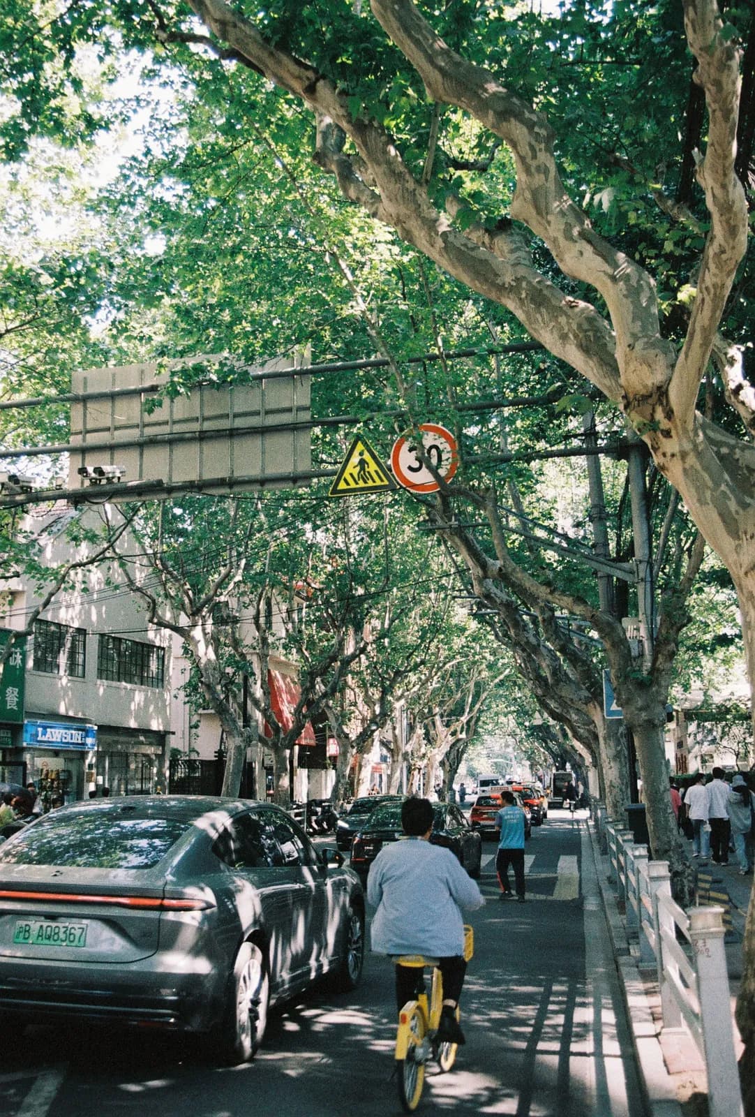 Film photograph shot on LomoChrome Color '92 Sun-Kissed with a Canon AE-1 Program by CJ Liu
