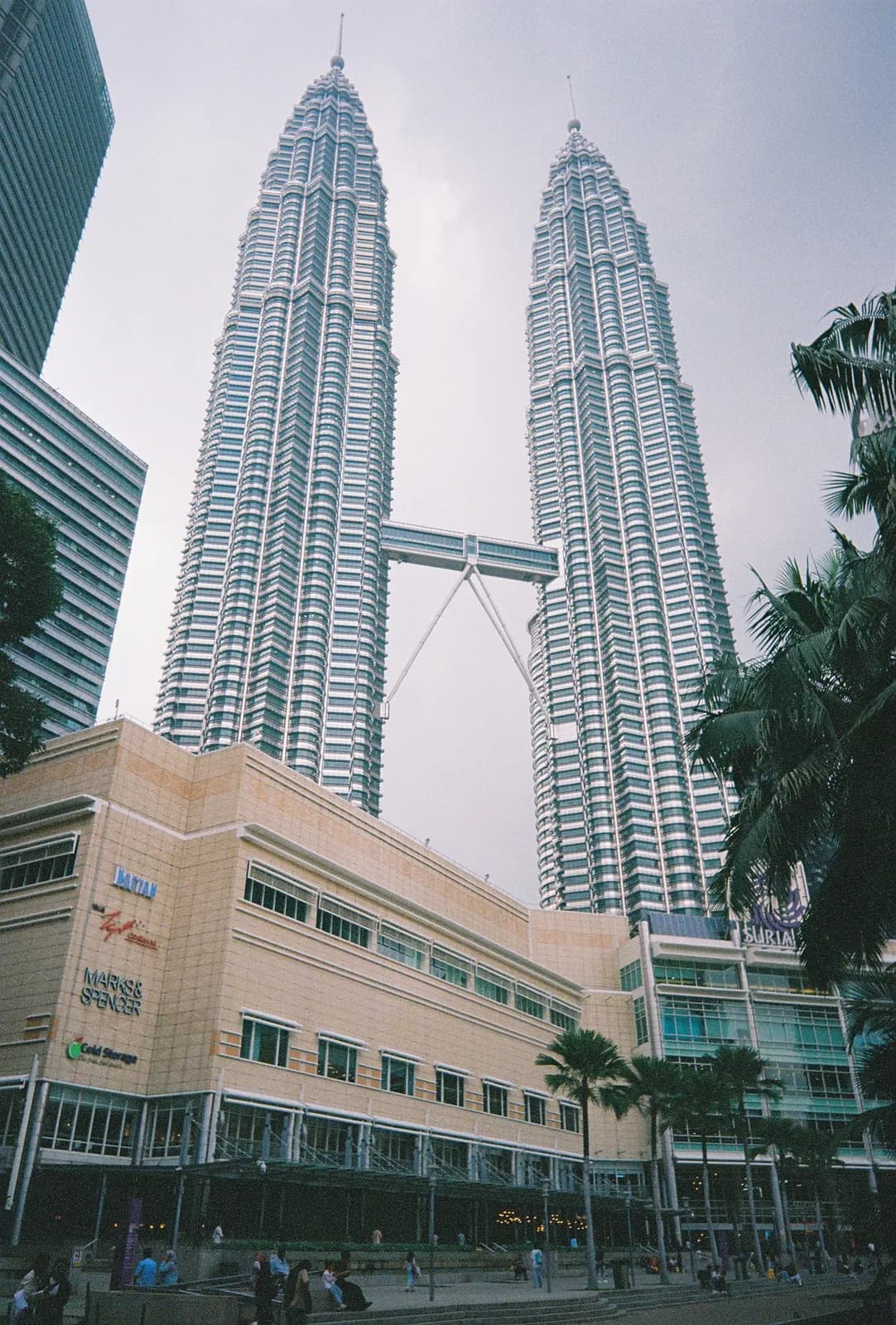 Film photograph shot on Lomography Color Negative 400 with a Kodak Snapic A1 by Zigao Wang